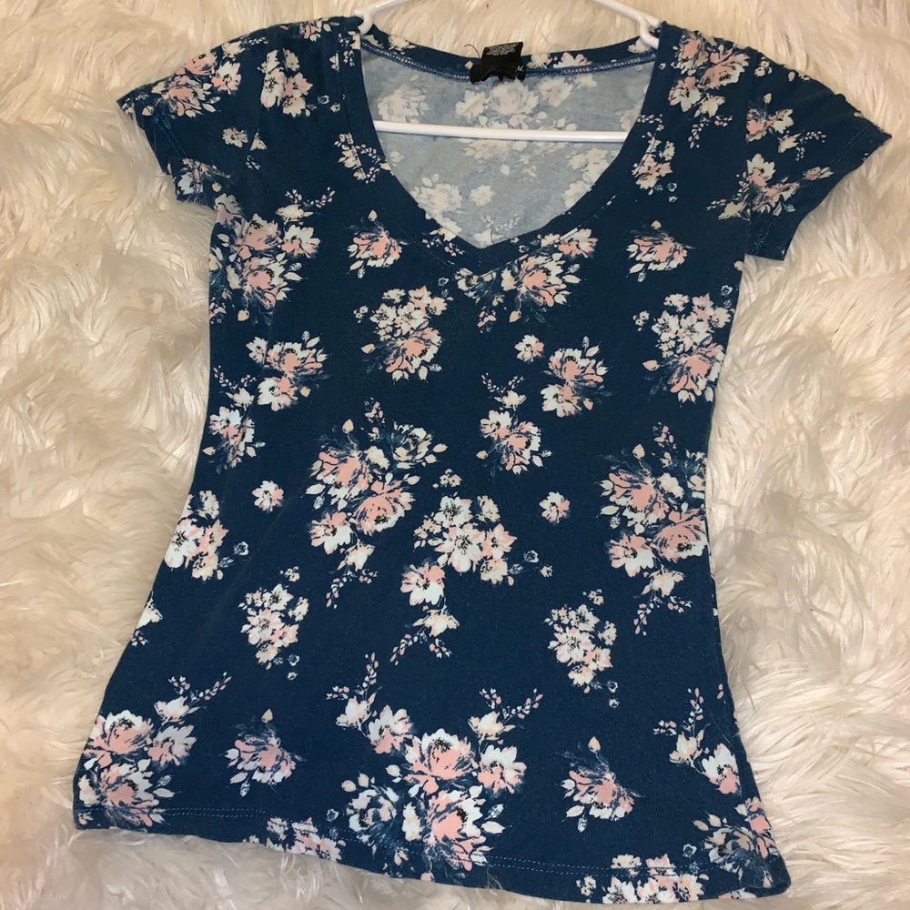 Fitted Floral V-Neck T-Shirt
